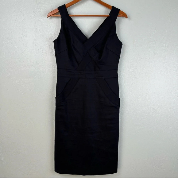 Milly Sleeveless Little Black Dress Bondage Pockets V-Neck Size 6 0039 - Picture 2 of 12